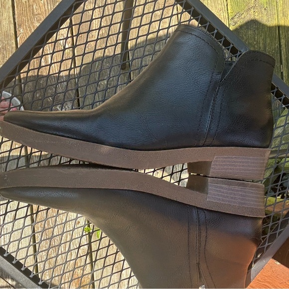 FRYE AND CO. ILISHA BLACK SIDE ZIP STACKED HEEL ANKLE BOOTIES BOOTS SZ 9 - Picture 7 of 10